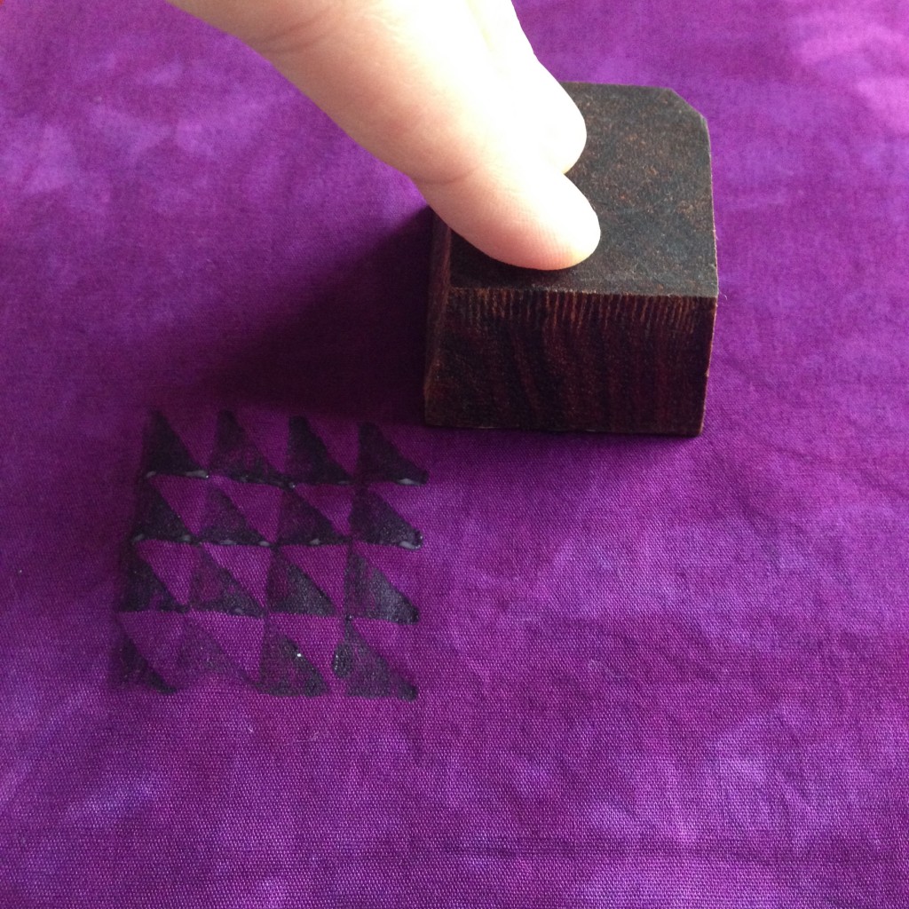 Stamping with decolourant