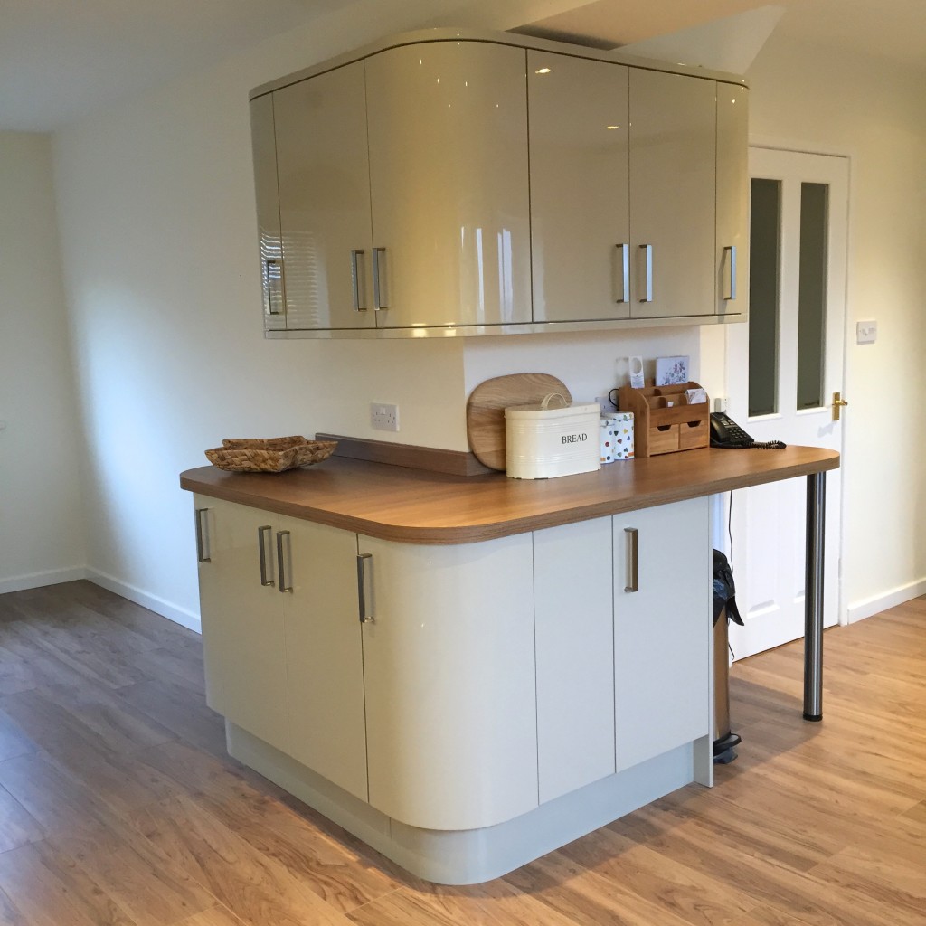 Curved corner units