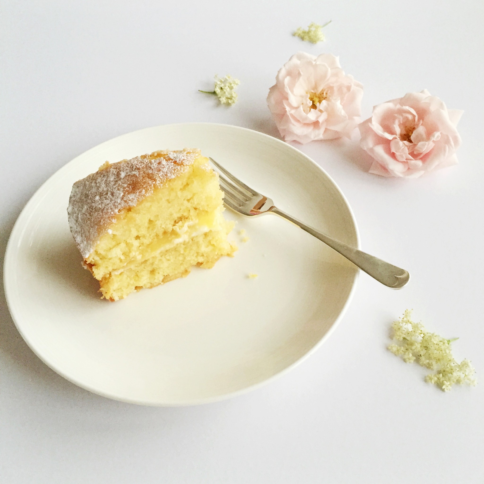Lemon and elderflower drizzle cake | Hello! Hooray!