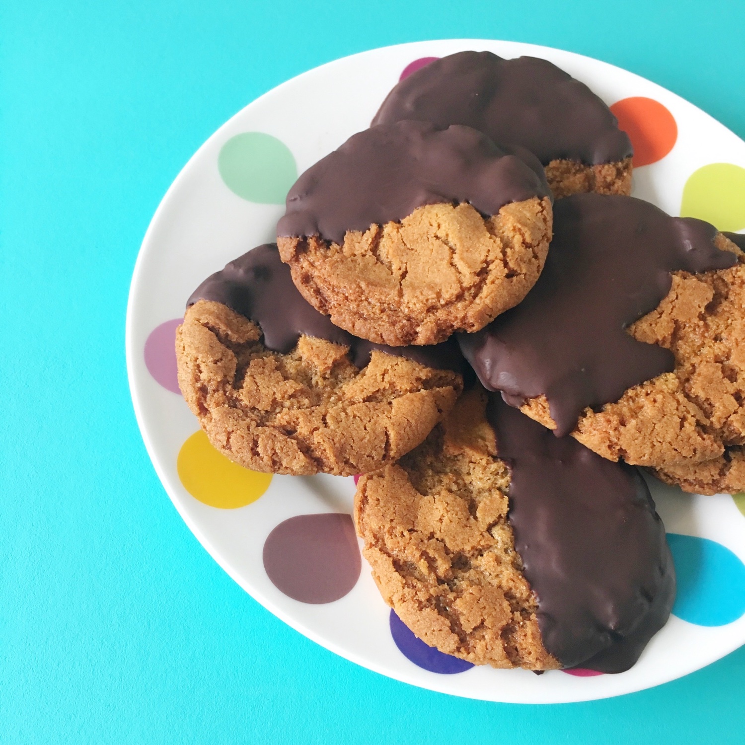 Chocolate dipped ginger spiced crunch biscuits | Hello! Hooray!
