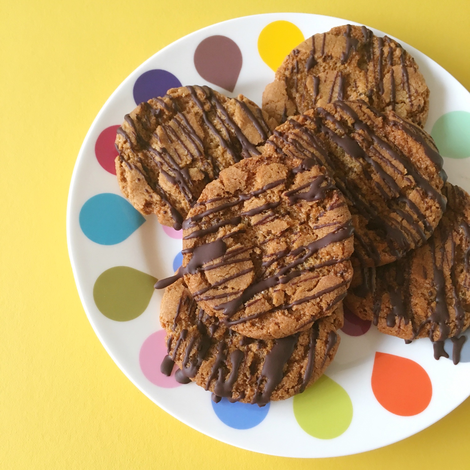 Chocolate drizzled ginger spiced crunch biscuits | Hello! Hooray!