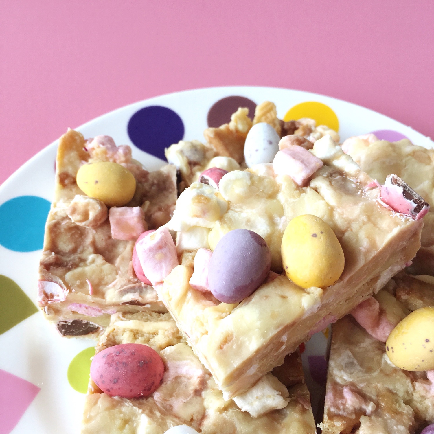 Blonde mini egg rocky road