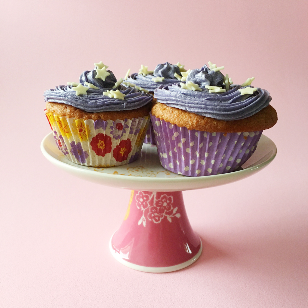 Cherry and almond cupcakes | Hello! Hooray!