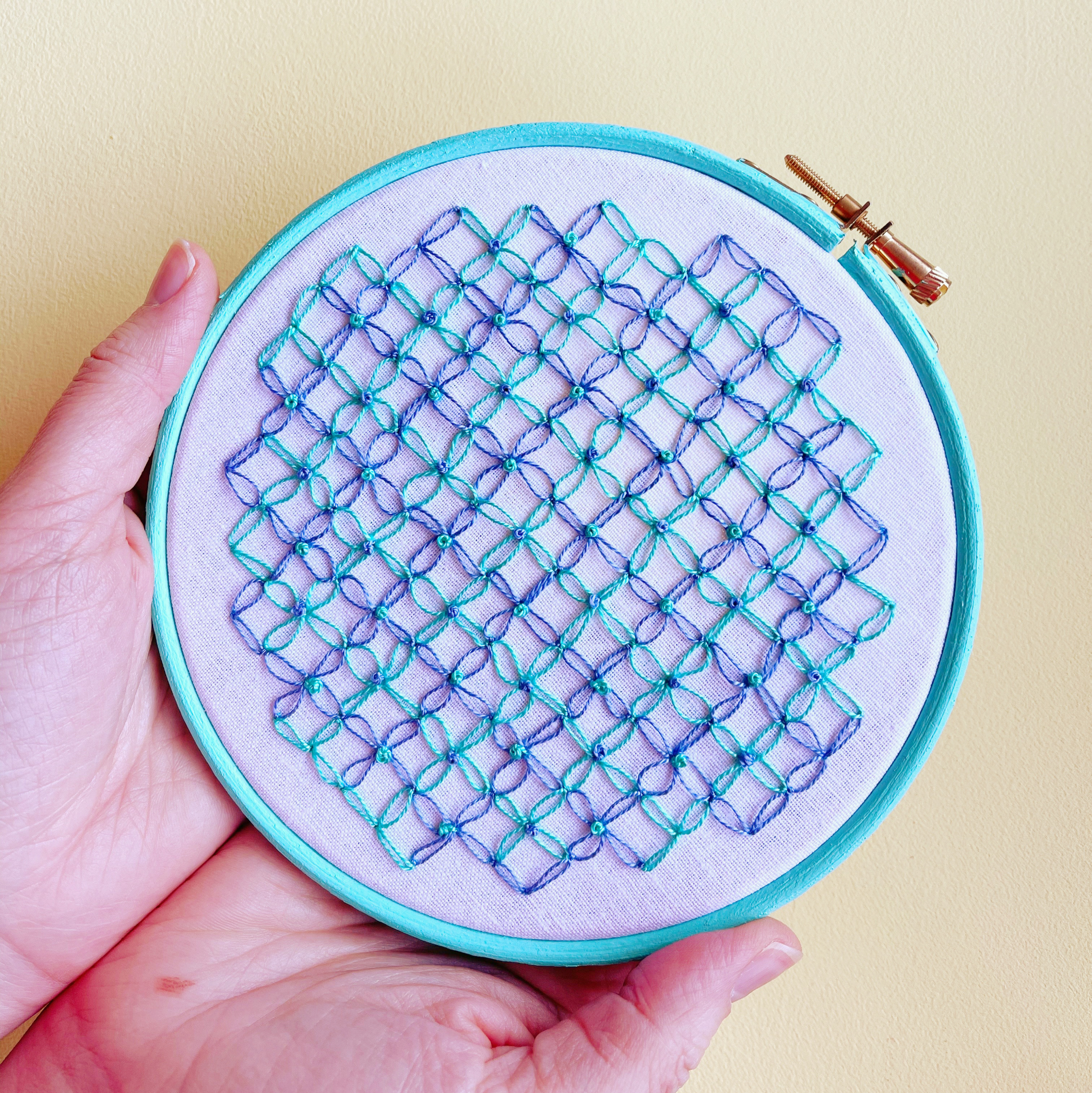 Adding French knots to the geo hoop | Hello! Hooray!