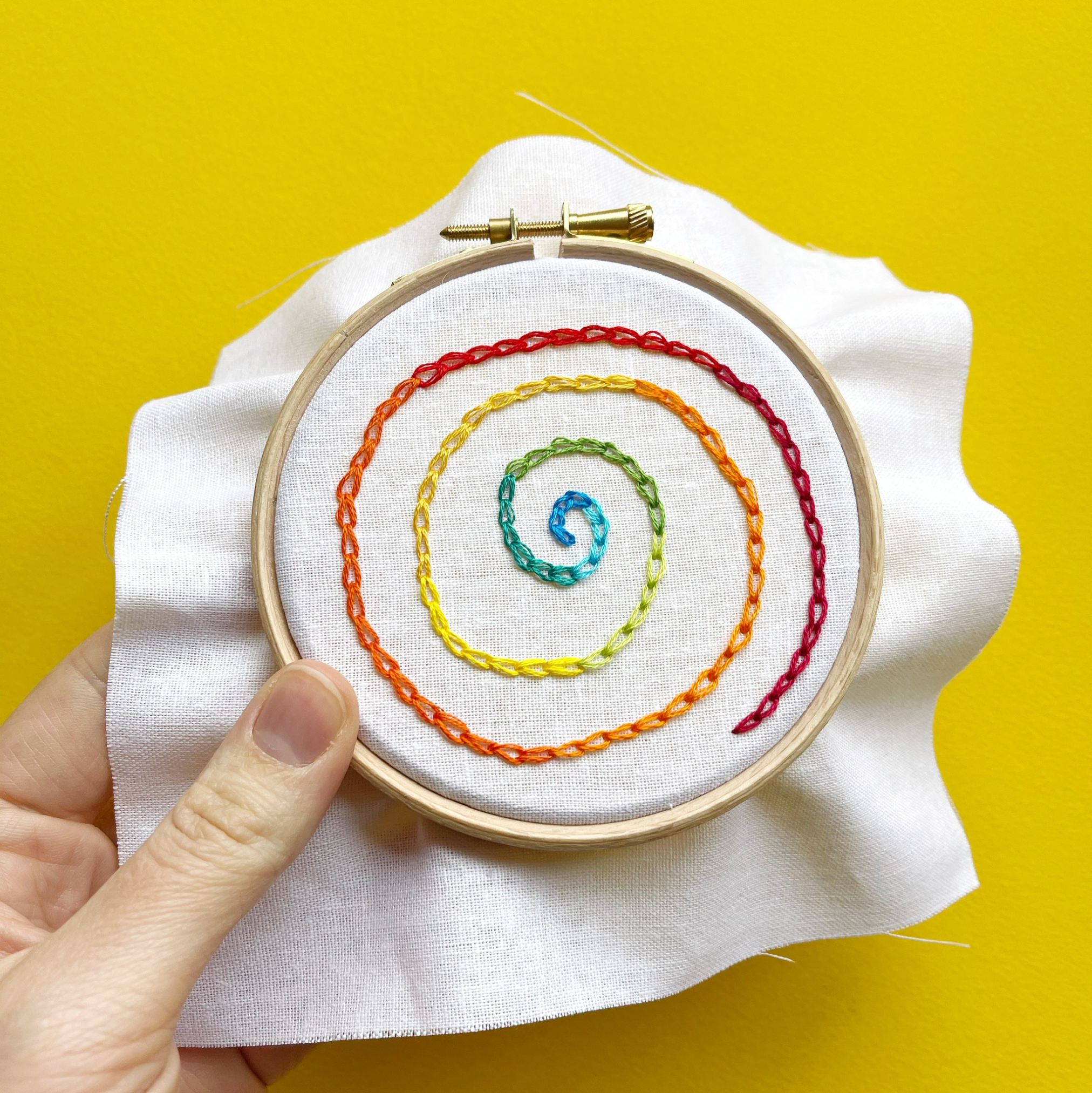 Chain stitch spiral 10cm hoop | Hello! Hooray!